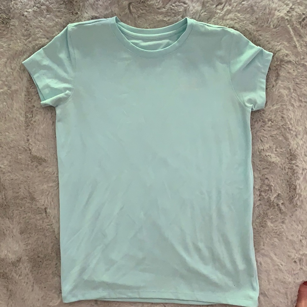 Vineyard vine tee that I wore once